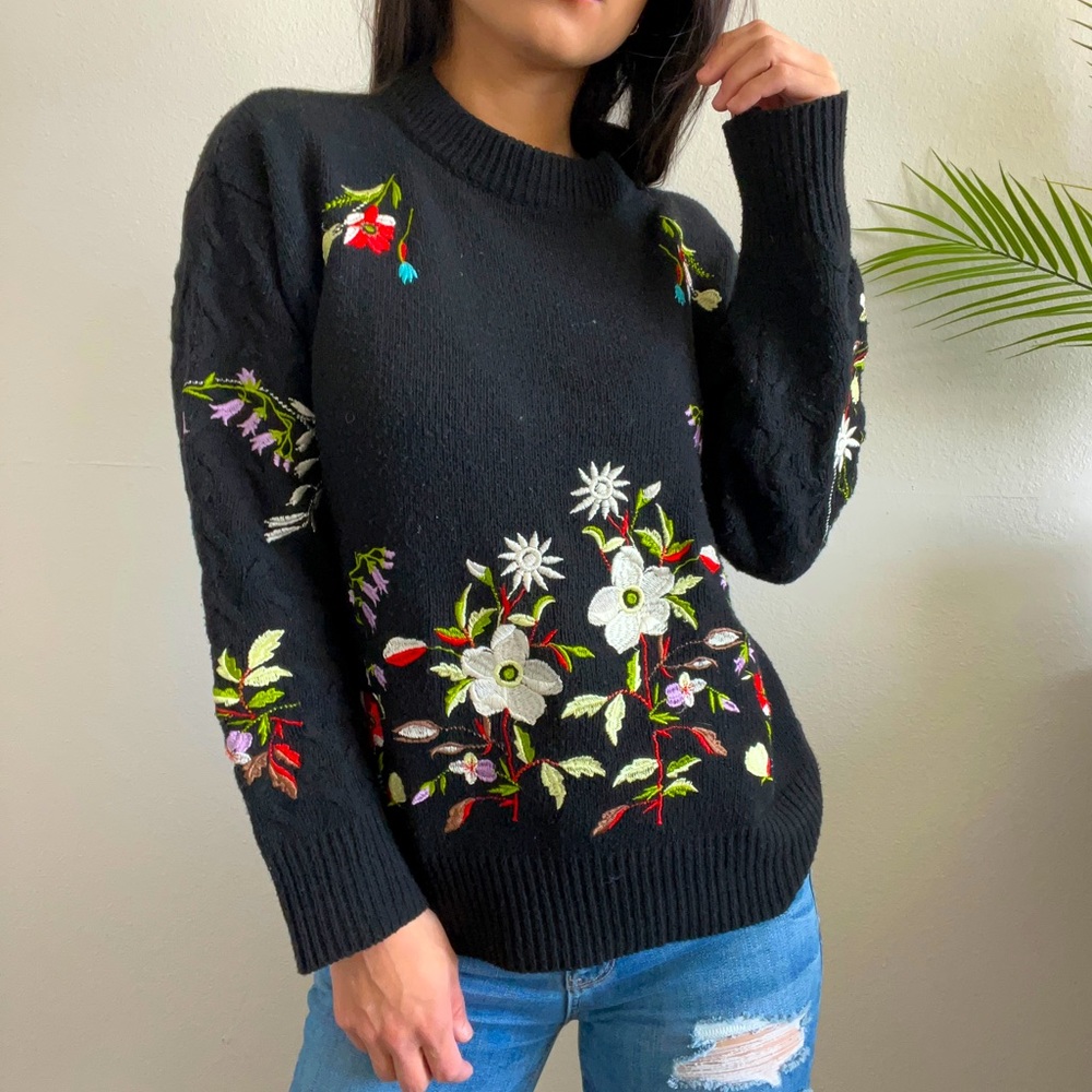 🪩 Embroidered Floral Sweater 🪩